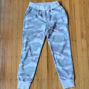 NWOT cute camo joggers